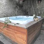 Scalotta - Wonderful Terrace And Mounts View Jacuzzi & Apartamento